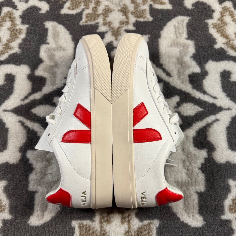 WOMANS VEJA CAMPO CANVAS WHITE PEKIN SIZE 8